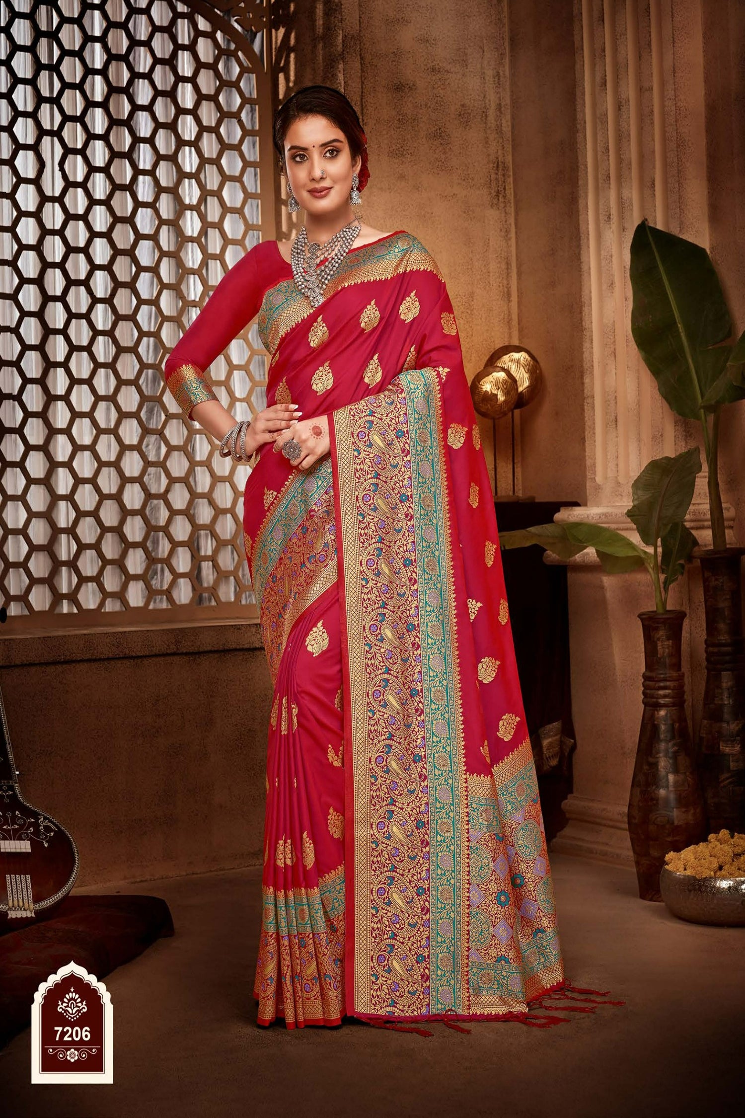 Red Saree With Contrasting Border