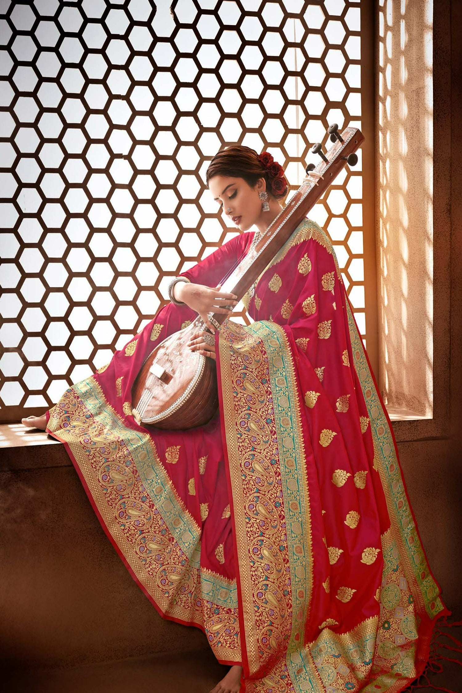 Red Saree With Contrasting Border